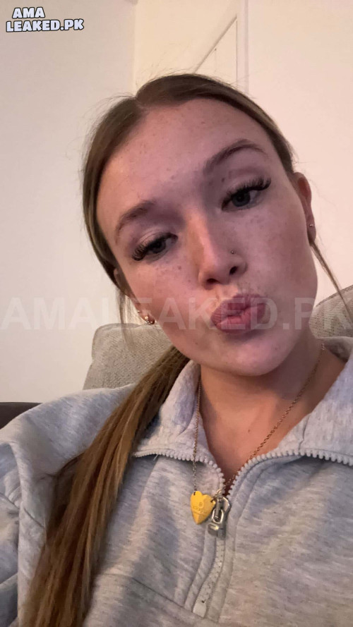amaleaked.pk Laura B 15