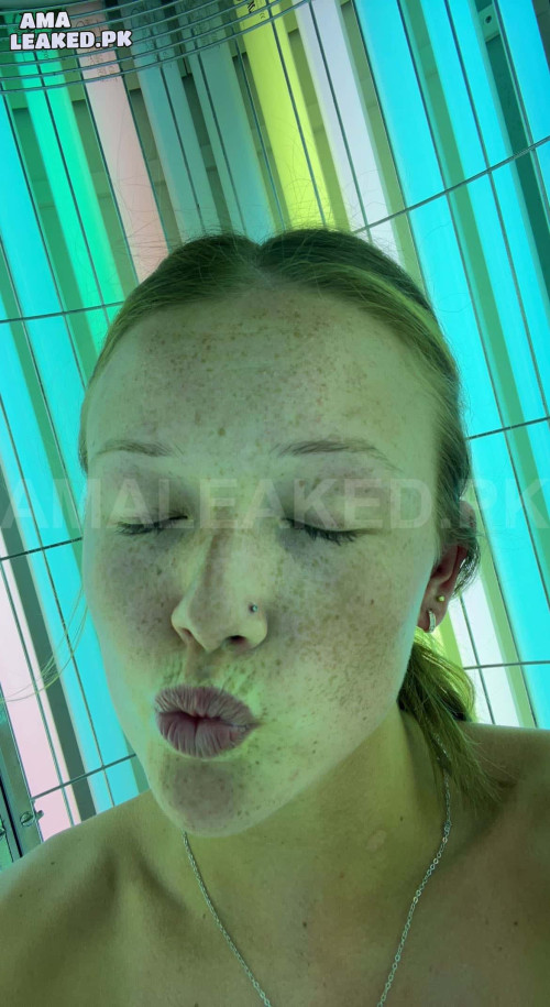 amaleaked.pk Laura B 5