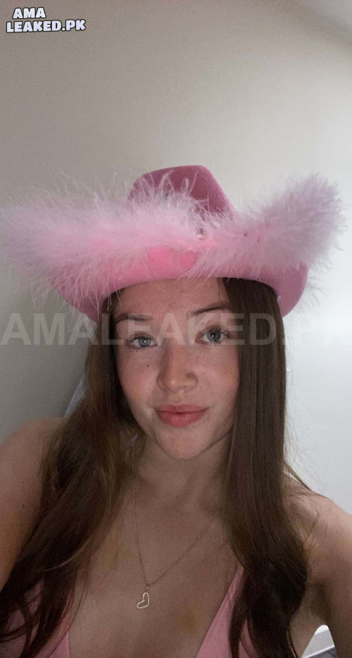 amaleaked.pk Laura B 58