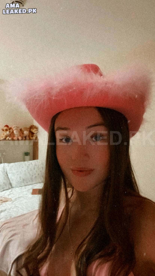 amaleaked.pk Laura B 66