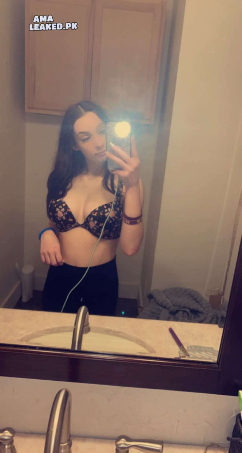 amaleaked.pk-Charlee-Roycroft-16.jpg