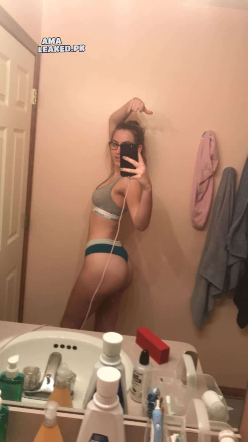 amaleaked.pk-Bella-Uhrich-122.jpg