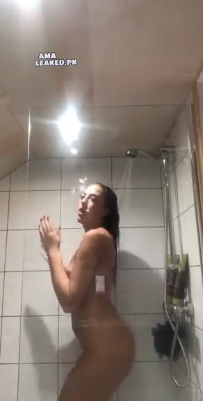 amaleaked.pk-Laura-Dean-165.mov