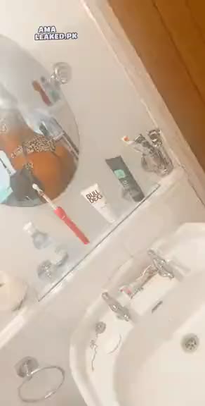amaleaked.pk-Laura-Dean-167.mov