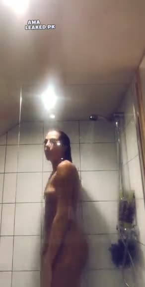 amaleaked.pk-Laura-Dean-189.mov