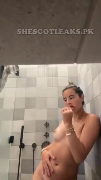 amaleaked.pk-Livia-Loozen-16.mp4